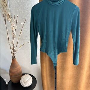 Lululemon Wondermost Ultra Soft Nulu Turtleneck bodysuit Large